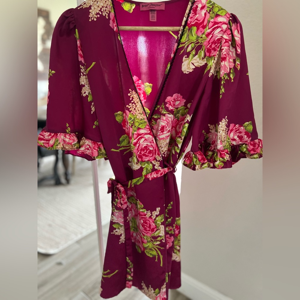 Betsy Johnson robe-berry. Beautiful! Size XS/S
